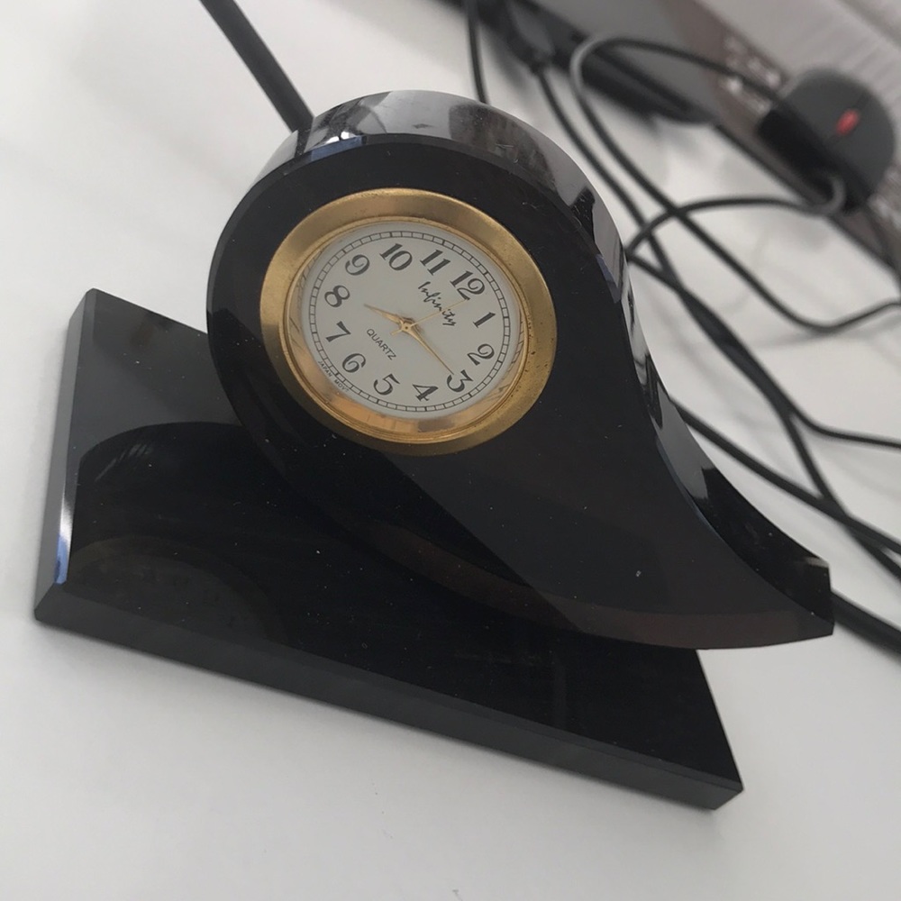 Infinity quartz clock - Picture 5 of 6